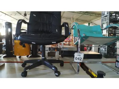 LOTE 042 - 01 CADEIRA DE ESCRITÓRIO E 01 CADEIRA CROMADA FIXA. (NO ESTADO) ATENÇÃO! FAZER A VISITAÇÃO ANTES DE ARREMATAR, NÃO SABEMOS SE FUNCIONA, LEILÃO NÃO TEM GARANTIA E NEM DEVOLUÇÃO, SUJEITO A POSSÍVEIS AVARIAS VISÍVEIS/OCULTAS E/OU AUSÊNCIA DE COMPONENTES.