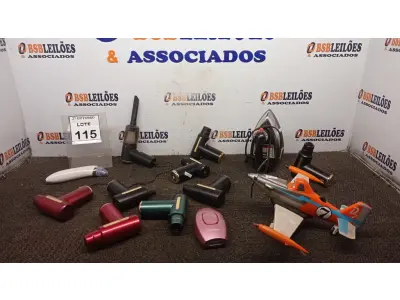 LOTE 115 - 01 LOTE COM VÁRIOS MASSAGEADORES, 01 FERRO DE PASSAR 01 AVIÃO DE BRINQUEDO. (NO ESTADO) ATENÇÃO! FAZER A VISITAÇÃO ANTES DE ARREMATAR, NÃO SABEMOS SE FUNCIONA, LEILÃO NÃO TEM GARANTIA E NEM DEVOLUÇÃO, SUJEITO A POSSÍVEIS AVARIAS VISÍVEIS/OCULTAS E/OU AUSÊNCIA DE COMPONENTES.