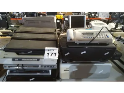 LOTE 171 - 02 APARELHOS DE DVD, 01 APARELHO BLU-RAY MARCA SONY, 01 MÁQUINA DE ESCREVER ELÉTRICA MODELO PRÁXIS 201-11 MARCA OLIVETTI, 01 RECEPTOR DE SINAL DE SATÉLITE, VÁRIAS BOBINAS DE IMPRESSORA DE ETIQUETA E 04 IMPRESSORAS DE MARCAS MODELOS DIVERSOS. (NO ESTADO) ATENÇÃO! FAZER A VISITAÇÃO ANTES DE ARREMATAR, NÃO SABEMOS SE FUNCIONA, LEILÃO NÃO TEM GARANTIA E NEM DEVOLUÇÃO, SUJEITO A POSSÍVEIS AVARIAS VISÍVEIS/OCULTAS E/OU AUSÊNCIA DE COMPONENTES.