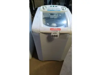 LOTE 086 - 01 MÁQUINA DE LAVAR 8KG 220V MARCA ELECTROLUX. (NO ESTADO) ATENÇÃO! FAZER A VISITAÇÃO ANTES DE ARREMATAR, NÃO SABEMOS SE FUNCIONA, LEILÃO NÃO TEM GARANTIA E NEM DEVOLUÇÃO, SUJEITO A POSSÍVEIS AVARIAS VISÍVEIS/OCULTAS E/OU AUSÊNCIA DE COMPONENTES.