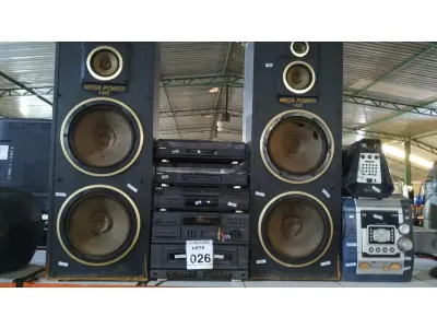 LOTE 026 - 02 APARELHOS TOCA VINIL MARCA SONY, 01 CP PLAYER MARCA SONY, 01 TOCA FITAS MARCA SONY, 01 MINI HI-FI SYSTEM MARCA TOSHIBA, 01 CAIXINHA DE SOM  MARCA MULTILASER E 02 CAIXAS DE SOM EM MADEIRA. (NO ESTADO) ATENÇÃO! FAZER A VISITAÇÃO ANTES DE ARREMATAR, NÃO SABEMOS SE FUNCIONA, LEILÃO NÃO TEM GARANTIA E NEM DEVOLUÇÃO, SUJEITO A POSSÍVEIS AVARIAS VISÍVEIS/OCULTAS E/OU AUSÊNCIA DE COMPONENTES.