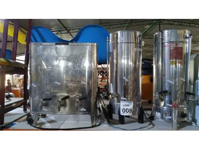 LOTE 008 - 03 CAFETEIRAS INDUSTRIAIS EM INOX COM AVARIAS. (NO ESTADO) ATENÇÃO! FAZER A VISITAÇÃO ANTES DE ARREMATAR, NÃO SABEMOS SE FUNCIONA, LEILÃO NÃO TEM GARANTIA E NEM DEVOLUÇÃO, SUJEITO A POSSÍVEIS AVARIAS VISÍVEIS/OCULTAS E/OU AUSÊNCIA DE COMPONENTES.