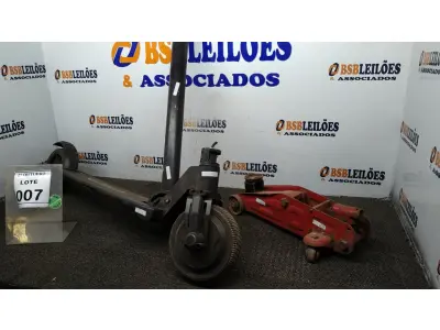 LOTE 007 - 01 PATINETE COM AVARIAS E 01 MACACO HIDRÁULICO. (NO ESTADO) ATENÇÃO! FAZER A VISITAÇÃO ANTES DE ARREMATAR, NÃO SABEMOS SE FUNCIONA, LEILÃO NÃO TEM GARANTIA E NEM DEVOLUÇÃO, SUJEITO A POSSÍVEIS AVARIAS VISÍVEIS/OCULTAS E/OU AUSÊNCIA DE COMPONENTES.