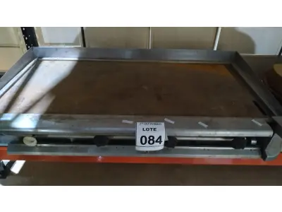 LOTE 084 - 01 CHAPA PARA LANCHES A GÁS. (NO ESTADO) ATENÇÃO! FAZER A VISITAÇÃO ANTES DE ARREMATAR, NÃO SABEMOS SE FUNCIONA, LEILÃO NÃO TEM GARANTIA E NEM DEVOLUÇÃO, SUJEITO A POSSÍVEIS AVARIAS VISÍVEIS/OCULTAS E/OU AUSÊNCIA DE COMPONENTES.