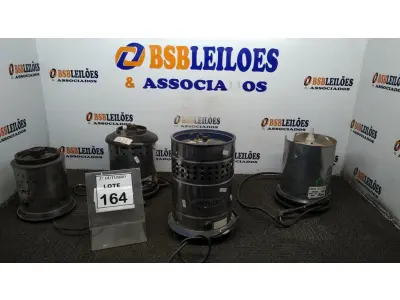 LOTE 164 - 04 BASES DE LIQUIDIFICADOR INDUSTRIAL MARCAS DIVERSAS. (NO ESTADO) ATENÇÃO! FAZER A VISITAÇÃO ANTES DE ARREMATAR, NÃO SABEMOS SE FUNCIONA, LEILÃO NÃO TEM GARANTIA E NEM DEVOLUÇÃO, SUJEITO A POSSÍVEIS AVARIAS VISÍVEIS/OCULTAS E/OU AUSÊNCIA DE COMPONENTES.