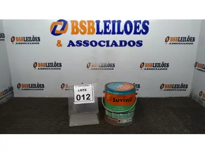 LOTE 012 - 01 LATA DE ESMALTE SINTÉTICO COM 3,6L NA COR BRILHANTE VERMELHO MARCA SUVINIL. (NO ESTADO) ATENÇÃO! FAZER A VISITAÇÃO ANTES DE ARREMATAR, NÃO SABEMOS SE FUNCIONA, LEILÃO NÃO TEM GARANTIA E NEM DEVOLUÇÃO, SUJEITO A POSSÍVEIS AVARIAS VISÍVEIS/OCULTAS E/OU AUSÊNCIA DE COMPONENTES.