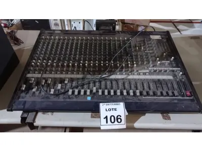 LOTE 106 - 01 MESA AMPLIFICADORA DE SOM COM FONTE. (NO ESTADO) ATENÇÃO! FAZER A VISITAÇÃO ANTES DE ARREMATAR, NÃO SABEMOS SE FUNCIONA. LEILÃO NÃO TEM GARANTIA E NEM DEVOLUÇÃO, SUJEITO A POSSÍVEIS AVARIAS VISÍVEIS/OCULTAS E/OU AUSÊNCIA DE COMPONENTES.
