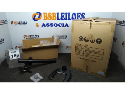 LOTE 186 - 01 CAIXA COM 06 SUPORTES PARA MONITORES MARCA DATEN. (NO ESTADO) ATENÇÃO! FAZER A VISITAÇÃO ANTES DE ARREMATAR, NÃO SABEMOS SE FUNCIONA, LEILÃO NÃO TEM GARANTIA E NEM DEVOLUÇÃO, SUJEITO A POSSÍVEIS AVARIAS VISÍVEIS/OCULTAS E/OU AUSÊNCIA DE COMPONENTES.