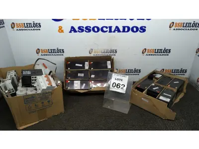 LOTE 062 - 12 BATERIAS 12V PRA NOBREAKS, VÁRIOS DISJUNTORES E CAPACITORES. (NO ESTADO) ATENÇÃO! FAZER A VISITAÇÃO ANTES DE ARREMATAR, NÃO SABEMOS SE FUNCIONA, LEILÃO NÃO TEM GARANTIA E NEM DEVOLUÇÃO, SUJEITO A POSSÍVEIS AVARIAS VISÍVEIS/OCULTAS E/OU AUSÊNCIA DE COMPONENTES.
