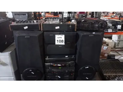 LOTE 108 - 01 PARELHO DE SOM 4X1, CAIXAS DE SOM EM 01, 02 MIXER DE SOM E 01 PROJETOR OPTOMA. (NO ESTADO) ATENÇÃO! FAZER A VISITAÇÃO ANTES DE ARREMATAR, NÃO SABEMOS SE FUNCIONA, LEILÃO NÃO TEM GARANTIA E NEM DEVOLUÇÃO, SUJEITO A POSSÍVEIS AVARIAS VISÍVEIS/OCULTAS E/OU AUSÊNCIA DE COMPONENTES.