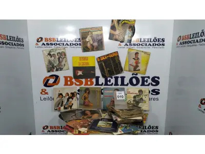 LOTE 010 - 01 LOTE COM GRANDE QUANTIDADE DE DISCOS DE VINIL. (NO ESTADO) ATENÇÃO! FAZER A VISITAÇÃO ANTES DE ARREMATAR, NÃO SABEMOS SE FUNCIONA, LEILÃO NÃO TEM GARANTIA E NEM DEVOLUÇÃO, SUJEITO A POSSÍVEIS AVARIAS VISÍVEIS/OCULTAS E/OU AUSÊNCIA DE COMPONENTES.