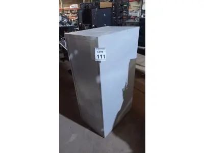 LOTE 111 - 01 ARQUIVO DE AÇO COM 04 GAVETAS. (NO ESTADO) ATENÇÃO! FAZER A VISITAÇÃO ANTES DE ARREMATAR, NÃO SABEMOS SE FUNCIONA, LEILÃO NÃO TEM GARANTIA E NEM DEVOLUÇÃO, SUJEITO A POSSÍVEIS AVARIAS VISÍVEIS/OCULTAS E/OU AUSÊNCIA DE COMPONENTES.