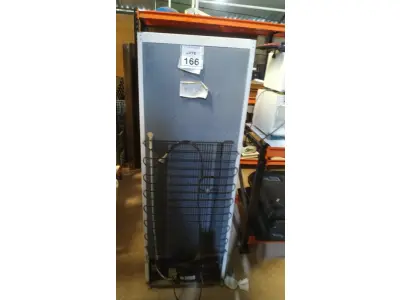 LOTE 166 - 01 GELADEIRA 220V MARCA ELECTROLUX. (NO ESTADO) ATENÇÃO! FAZER A VISITAÇÃO ANTES DE ARREMATAR, NÃO SABEMOS SE FUNCIONA, LEILÃO NÃO TEM GARANTIA E NEM DEVOLUÇÃO, SUJEITO A POSSÍVEIS AVARIAS VISÍVEIS/OCULTAS E/OU AUSÊNCIA DE COMPONENTES.