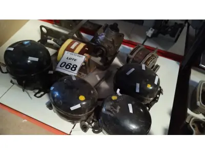 LOTE 068 - 04 MOTORES DE GELADEIRA, 01 MOTOR DE MÁQUINA DE LAVAR, 01 TRANSFORMADOR E 01 PEÇA DE FERRO. (NO ESTADO) ATENÇÃO! FAZER A VISITAÇÃO ANTES DE ARREMATAR, NÃO SABEMOS SE FUNCIONA, LEILÃO NÃO TEM GARANTIA E NEM DEVOLUÇÃO, SUJEITO A POSSÍVEIS AVARIAS VISÍVEIS/OCULTAS E/OU AUSÊNCIA DE COMPONENTES.