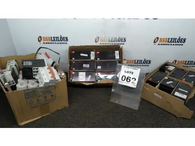 LOTE 062 - 12 BATERIAS 12V PRA NOBREAKS, VÁRIOS DISJUNTORES E CAPACITORES. (NO ESTADO) ATENÇÃO! FAZER A VISITAÇÃO ANTES DE ARREMATAR, NÃO SABEMOS SE FUNCIONA, LEILÃO NÃO TEM GARANTIA E NEM DEVOLUÇÃO, SUJEITO A POSSÍVEIS AVARIAS VISÍVEIS/OCULTAS E/OU AUSÊNCIA DE COMPONENTES.