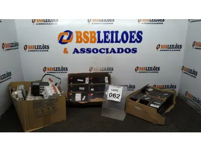 LOTE 062 - 12 BATERIAS 12V PRA NOBREAKS, VÁRIOS DISJUNTORES E CAPACITORES. (NO ESTADO) ATENÇÃO! FAZER A VISITAÇÃO ANTES DE ARREMATAR, NÃO SABEMOS SE FUNCIONA, LEILÃO NÃO TEM GARANTIA E NEM DEVOLUÇÃO, SUJEITO A POSSÍVEIS AVARIAS VISÍVEIS/OCULTAS E/OU AUSÊNCIA DE COMPONENTES.