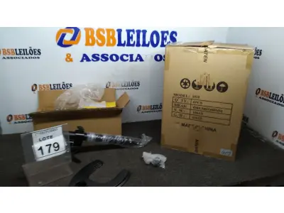 LOTE 179 - 01 CAIXA COM 06 SUPORTES PARA MONITORES MARCA DATEN. (NO ESTADO) ATENÇÃO! FAZER A VISITAÇÃO ANTES DE ARREMATAR, NÃO SABEMOS SE FUNCIONA, LEILÃO NÃO TEM GARANTIA E NEM DEVOLUÇÃO, SUJEITO A POSSÍVEIS AVARIAS VISÍVEIS/OCULTAS E/OU AUSÊNCIA DE COMPONENTES.