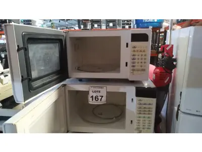 LOTE 167 - 02 MICRO-ONDAS MARCA ELECTROLUX E 01 ASPIRADOR DE PÓ MARCA PHILCO. (NO ESTADO) ATENÇÃO! FAZER A VISITAÇÃO ANTES DE ARREMATAR, NÃO SABEMOS SE FUNCIONA, LEILÃO NÃO TEM GARANTIA E NEM DEVOLUÇÃO, SUJEITO A POSSÍVEIS AVARIAS VISÍVEIS/OCULTAS E/OU AUSÊNCIA DE COMPONENTES.