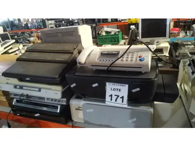 LOTE 171 - 02 APARELHOS DE DVD, 01 APARELHO BLU-RAY MARCA SONY, 01 MÁQUINA DE ESCREVER ELÉTRICA MODELO PRÁXIS 201-11 MARCA OLIVETTI, 01 RECEPTOR DE SINAL DE SATÉLITE, VÁRIAS BOBINAS DE IMPRESSORA DE ETIQUETA E 04 IMPRESSORAS DE MARCAS MODELOS DIVERSOS. (NO ESTADO) ATENÇÃO! FAZER A VISITAÇÃO ANTES DE ARREMATAR, NÃO SABEMOS SE FUNCIONA, LEILÃO NÃO TEM GARANTIA E NEM DEVOLUÇÃO, SUJEITO A POSSÍVEIS AVARIAS VISÍVEIS/OCULTAS E/OU AUSÊNCIA DE COMPONENTES.
