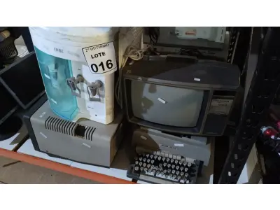 LOTE 016 - 01 TV DE TUBO MODELO ANTIGO MARCA TELEFUNKEN 01TELEVISÃO DE TUBO MODELO ANTIGO MARCA VASP, 01 MÁQUINA DE ESCREVER E 01 PURIFICADOR DE ÁGUA MARCA IBBL MODELO FR600. (NO ESTADO) ATENÇÃO! FAZER A VISITAÇÃO ANTES DE ARREMATAR, NÃO SABEMOS SE FUNCIONA, LEILÃO NÃO TEM GARANTIA E NEM DEVOLUÇÃO, SUJEITO A POSSÍVEIS AVARIAS VISÍVEIS/OCULTAS E/OU AUSÊNCIA DE COMPONENTES.