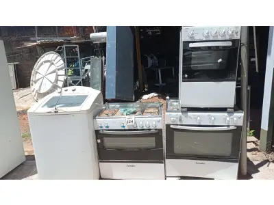 LOTE 324 - 01 MÁQUINA DE LAVAR E 03 FOGÕES DE MARCAS E MODELOS DIVERSOS. (NO ESTADO) ATENÇÃO! FAZER A VISITAÇÃO ANTES DE ARREMATAR, NÃO SABEMOS SE FUNCIONA, LEILÃO NÃO TEM GARANTIA E NEM DEVOLUÇÃO, SUJEITO A POSSÍVEIS AVARIAS VISÍVEIS/OCULTAS E/OU AUSÊNCIA DE COMPONENTES.