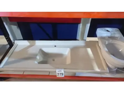 LOTE 279 - 01 PIA DE 1,40X,056 CM E 01 VASO SANITÁRIO. (NO ESTADO) ATENÇÃO! FAZER A VISITAÇÃO ANTES DE ARREMATAR, NÃO SABEMOS SE FUNCIONA, LEILÃO NÃO TEM GARANTIA E NEM DEVOLUÇÃO, SUJEITO A POSSÍVEIS AVARIAS VISÍVEIS/OCULTAS E/OU AUSÊNCIA DE COMPONENTES.