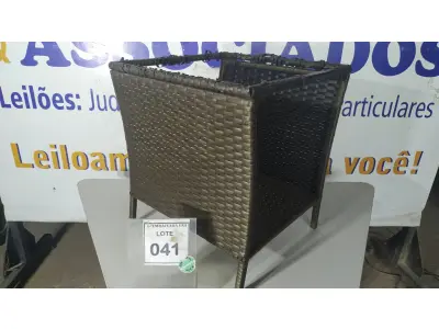 LOTE 041 - 01 MESA DE CANTO DE JARDIM. (NO ESTADO EM QUE SE ENCONTRA. SUJEITO A AVARIAS OCULTAS/VISÍVEIS.) BJ7455P