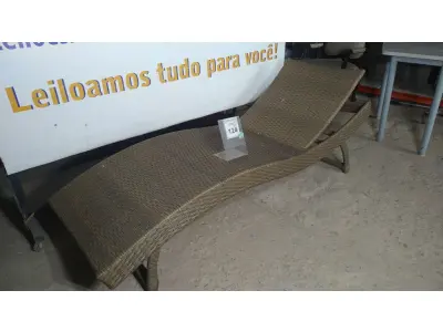 LOTE 124 - 01 ESPREGUIÇADEIRA. (NO ESTADO EM QUE SE ENCONTRA. SUJEITO A AVARIAS OCULTAS/VISÍVEIS.) BJ7401F