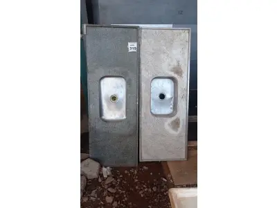 LOTE 319 - 02 PIAS EM MÁRMORE E CUBA EM INOX. (NO ESTADO) ATENÇÃO! FAZER A VISITAÇÃO ANTES DE ARREMATAR, NÃO SABEMOS SE FUNCIONA, LEILÃO NÃO TEM GARANTIA E NEM DEVOLUÇÃO, SUJEITO A POSSÍVEIS AVARIAS VISÍVEIS/OCULTAS E/OU AUSÊNCIA DE COMPONENTES.