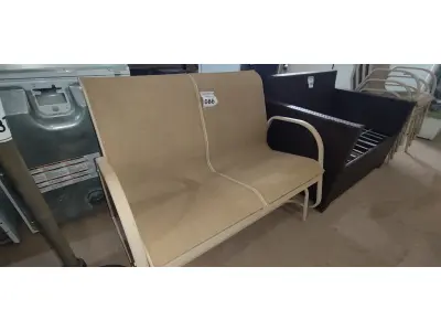 LOTE 086 - 01 SOFÁ DE JARDIM. (NO ESTADO EM QUE SE ENCONTRA. SUJEITO A AVARIAS OCULTAS/VISÍVEIS.) BF8580N