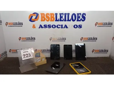 LOTE 223 - 05 TABLETS DE MARCAS E MODELOS DIVERSOS. (NO ESTADO) ATENÇÃO! FAZER A VISITAÇÃO ANTES DE ARREMATAR, NÃO SABEMOS SE FUNCIONA, LEILÃO NÃO TEM GARANTIA E NEM DEVOLUÇÃO, SUJEITO A POSSÍVEIS AVARIAS VISÍVEIS/OCULTAS E/OU AUSÊNCIA DE COMPONENTES.