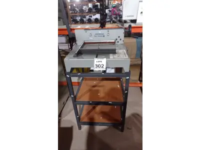 LOTE 302 - 01 GUILHOTINA DE MESA. (NO ESTADO) ATENÇÃO! FAZER A VISITAÇÃO ANTES DE ARREMATAR, NÃO SABEMOS SE FUNCIONA, LEILÃO NÃO TEM GARANTIA E NEM DEVOLUÇÃO, SUJEITO A POSSÍVEIS AVARIAS VISÍVEIS/OCULTAS E/OU AUSÊNCIA DE COMPONENTES.