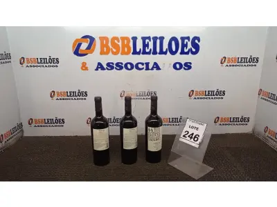 LOTE 246 - 03 GARRAFAS DE VINHO TINTO SECO FINO MALBEC LOTE 44 DE 750ML SAFRA 2020. (NO ESTADO) ATENÇÃO! FAZER A VISITAÇÃO ANTES DE ARREMATAR, NÃO SABEMOS SE FUNCIONA, LEILÃO NÃO TEM GARANTIA E NEM DEVOLUÇÃO, SUJEITO A POSSÍVEIS AVARIAS VISÍVEIS/OCULTAS E/OU AUSÊNCIA DE COMPONENTES.