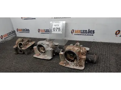 LOTE 075 - 03 CABEÇOTES PARA MOTO HONDA. (NO ESTADO) ATENÇÃO! FAZER A VISITAÇÃO ANTES DE ARREMATAR, NÃO SABEMOS SE FUNCIONA, LEILÃO NÃO TEM GARANTIA E NEM DEVOLUÇÃO, SUJEITO A POSSÍVEIS AVARIAS VISÍVEIS/OCULTAS E/OU AUSÊNCIA DE COMPONENTES.