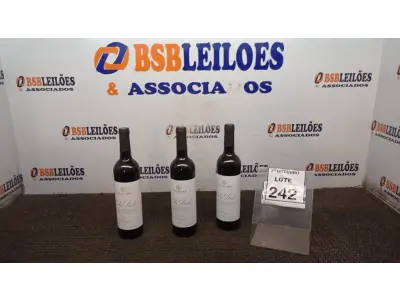 LOTE 242 - 03 GARRAFAS DE VINHO FINO TINTO SECO VALA REAL DE 750ML SAFRA 2019. (NO ESTADO) ATENÇÃO! FAZER A VISITAÇÃO ANTES DE ARREMATAR, NÃO SABEMOS SE FUNCIONA, LEILÃO NÃO TEM GARANTIA E NEM DEVOLUÇÃO, SUJEITO A POSSÍVEIS AVARIAS VISÍVEIS/OCULTAS E/OU AUSÊNCIA DE COMPONENTES.