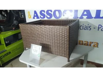 LOTE 126 - 01 MESA DE CENTRO DE JARDIM. (NO ESTADO EM QUE SE ENCONTRA. SUJEITO A AVARIAS OCULTAS/VISÍVEIS.) BH1646S