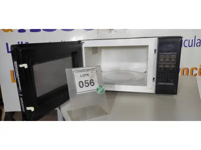 LOTE 056 - 01 MICROONDAS TURNTABLEA 110V V9427T. (NO ESTADO EM QUE SE ENCONTRA. SUJEITO A AVARIAS OCULTAS/VISÍVEIS.)