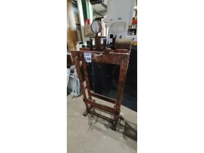 LOTE 339 - 01 PRENSA. (NO ESTADO) ATENÇÃO! FAZER A VISITAÇÃO ANTES DE ARREMATAR, NÃO SABEMOS SE FUNCIONA, LEILÃO NÃO TEM GARANTIA E NEM DEVOLUÇÃO, SUJEITO A POSSÍVEIS AVARIAS VISÍVEIS/OCULTAS E/OU AUSÊNCIA DE COMPONENTES.