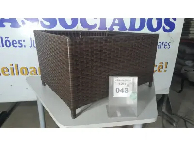 LOTE 043 - 01 MESA DE CENTRO DE JARDIM. (NO ESTADO EM QUE SE ENCONTRA. SUJEITO A AVARIAS OCULTAS/VISÍVEIS.) BH1653T