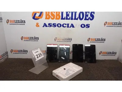 LOTE 226 - 04 TABLETS MARCA LG (NO ESTADO) ATENÇÃO! FAZER A VISITAÇÃO ANTES DE ARREMATAR, NÃO SABEMOS SE FUNCIONA, LEILÃO NÃO TEM GARANTIA E NEM DEVOLUÇÃO, SUJEITO A POSSÍVEIS AVARIAS VISÍVEIS/OCULTAS E/OU AUSÊNCIA DE COMPONENTES.