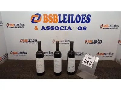 LOTE 243 - 03 GARRAFAS DE VINHO FINO TINTO SECO VALA REAL DE 750ML SAFRA 2019. (NO ESTADO) ATENÇÃO! FAZER A VISITAÇÃO ANTES DE ARREMATAR, NÃO SABEMOS SE FUNCIONA, LEILÃO NÃO TEM GARANTIA E NEM DEVOLUÇÃO, SUJEITO A POSSÍVEIS AVARIAS VISÍVEIS/OCULTAS E/OU AUSÊNCIA DE COMPONENTES.