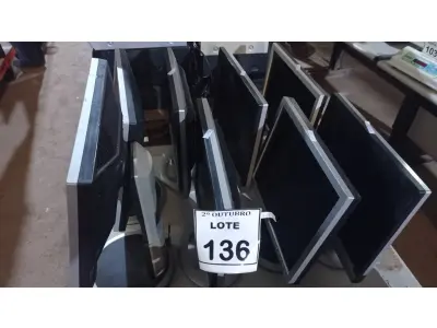 LOTE 136 - 08 MONITORES LCD DE MARCAS E MODELOS DIVERSOS. (NO ESTADO) ATENÇÃO! FAZER A VISITAÇÃO ANTES DE ARREMATAR, NÃO SABEMOS SE FUNCIONA, LEILÃO NÃO TEM GARANTIA E NEM DEVOLUÇÃO, SUJEITO A POSSÍVEIS AVARIAS VISÍVEIS/OCULTAS E/OU AUSÊNCIA DE COMPONENTES.