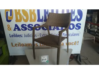 LOTE 014 - 01 CADEIRA DE JARDIM. (NO ESTADO EM QUE SE ENCONTRA. SUJEITO A AVARIAS OCULTAS/VISÍVEIS.) BH1532F