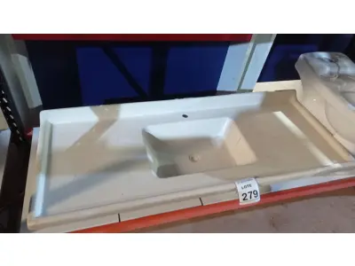 LOTE 279 - 01 PIA DE 1,40X,056 CM E 01 VASO SANITÁRIO. (NO ESTADO) ATENÇÃO! FAZER A VISITAÇÃO ANTES DE ARREMATAR, NÃO SABEMOS SE FUNCIONA, LEILÃO NÃO TEM GARANTIA E NEM DEVOLUÇÃO, SUJEITO A POSSÍVEIS AVARIAS VISÍVEIS/OCULTAS E/OU AUSÊNCIA DE COMPONENTES.