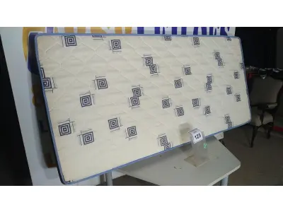 LOTE 123 - 01 COLCHÃO SOLTEIRO 1,88CM X 0,88CM. (NO ESTADO EM QUE SE ENCONTRA. SUJEITO A AVARIAS OCULTAS/VISÍVEIS.) BJ7224Y