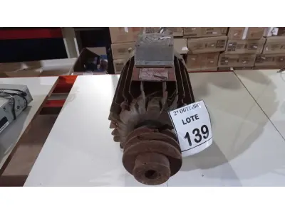 LOTE 139 - 01 MOTOR ELÉTRICO MARCA ARNO DE 4CV. (NO ESTADO) ATENÇÃO! FAZER A VISITAÇÃO ANTES DE ARREMATAR, NÃO SABEMOS SE FUNCIONA, LEILÃO NÃO TEM GARANTIA E NEM DEVOLUÇÃO, SUJEITO A POSSÍVEIS AVARIAS VISÍVEIS/OCULTAS E/OU AUSÊNCIA DE COMPONENTES.