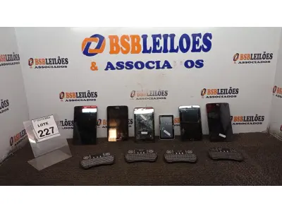 LOTE 227 - 01 GPS MULTILASER, 04 MINIS TECLADO SEM FIO E 05 TABLETS DE MARCAS E MODELOS DIVERSOS. (NO ESTADO) ATENÇÃO! FAZER A VISITAÇÃO ANTES DE ARREMATAR, NÃO SABEMOS SE FUNCIONA, LEILÃO NÃO TEM GARANTIA E NEM DEVOLUÇÃO, SUJEITO A POSSÍVEIS AVARIAS VISÍVEIS/OCULTAS E/OU AUSÊNCIA DE COMPONENTES.