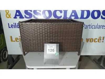 LOTE 126 - 01 MESA DE CENTRO DE JARDIM. (NO ESTADO EM QUE SE ENCONTRA. SUJEITO A AVARIAS OCULTAS/VISÍVEIS.) BH1646S