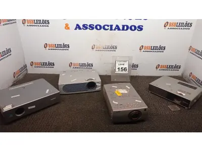 LOTE 156 - 04 PROJETORES DE MARCAS E MODELOS DIVERSOS. (NO ESTADO) ATENÇÃO! FAZER A VISITAÇÃO ANTES DE ARREMATAR, NÃO SABEMOS SE FUNCIONA, LEILÃO NÃO TEM GARANTIA E NEM DEVOLUÇÃO, SUJEITO A POSSÍVEIS AVARIAS VISÍVEIS/OCULTAS E/OU AUSÊNCIA DE COMPONENTES.