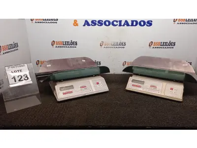 LOTE 123 - 02 BALANÇAS PEDIÁTRICAS. (NO ESTADO) ATENÇÃO! FAZER A VISITAÇÃO ANTES DE ARREMATAR, NÃO SABEMOS SE FUNCIONA, LEILÃO NÃO TEM GARANTIA E NEM DEVOLUÇÃO, SUJEITO A POSSÍVEIS AVARIAS VISÍVEIS/OCULTAS E/OU AUSÊNCIA DE COMPONENTES.